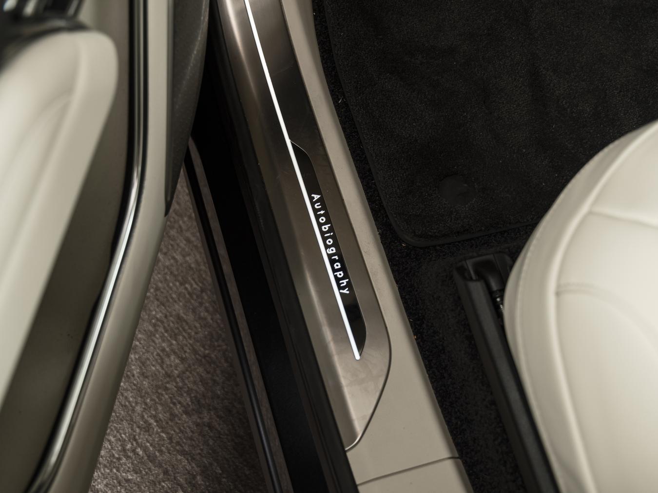 Land Rover Range Rover P550e Autobiography