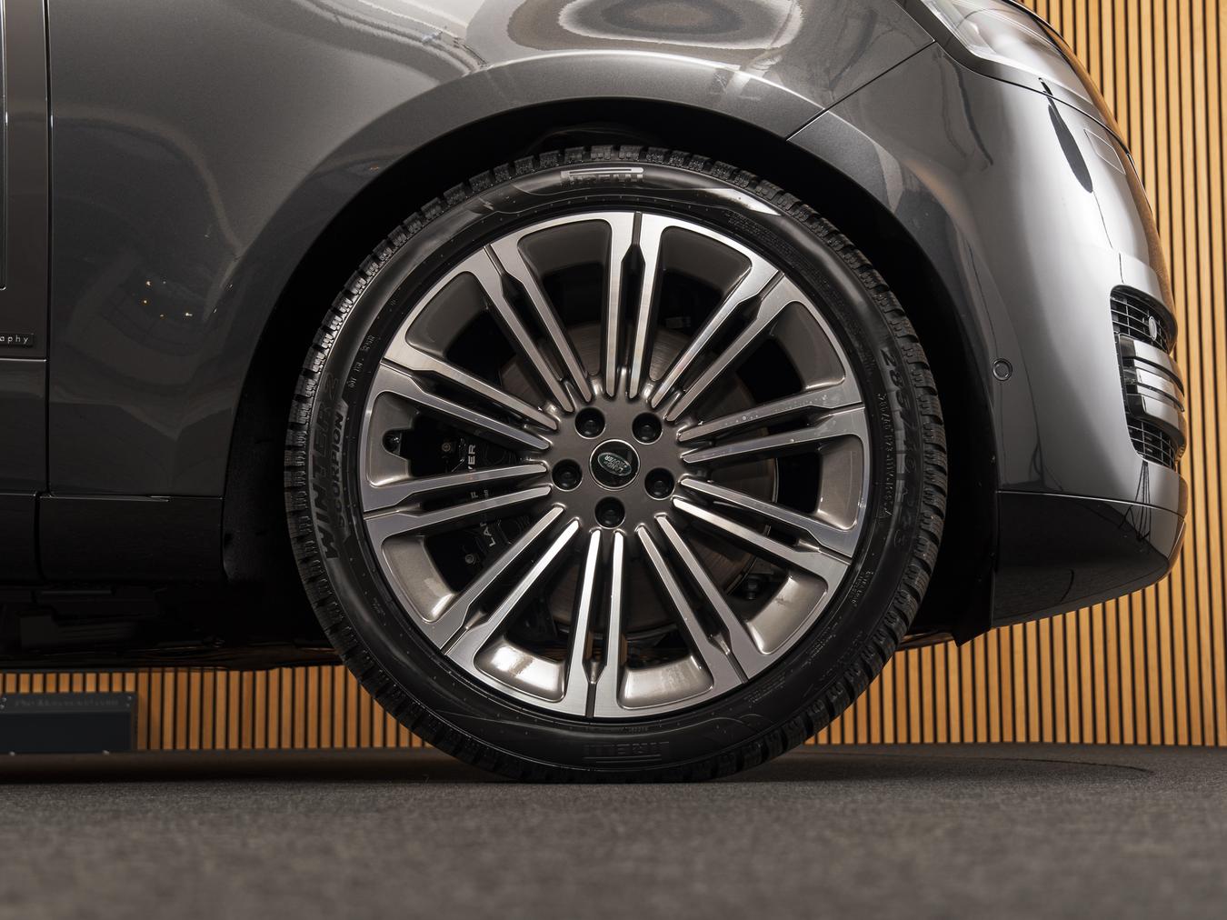 Land Rover Range Rover P550e Autobiography