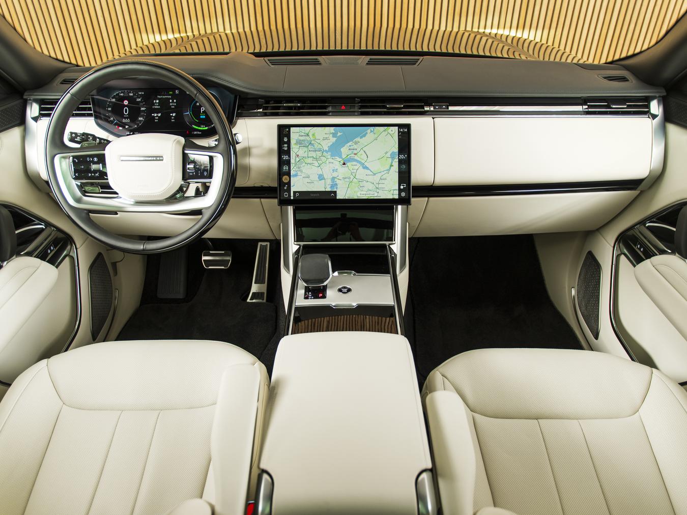 Land Rover Range Rover P550e Autobiography