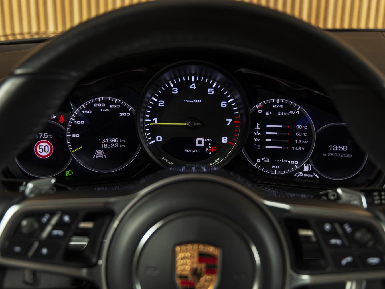 Porsche Panamera 4 E-Hybrid Sports Turismo