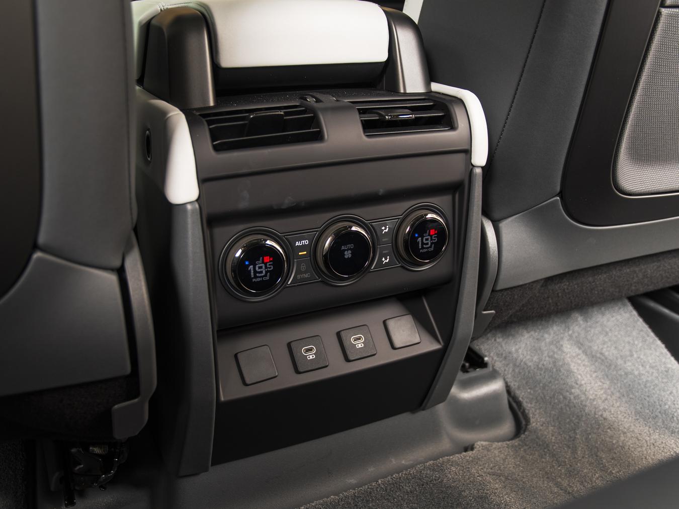 Land Rover Defender 110 P635 AWD OCTA