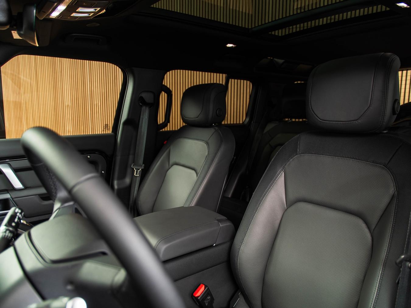 Land Rover Defender 110 X-Dynamic HSE P400e