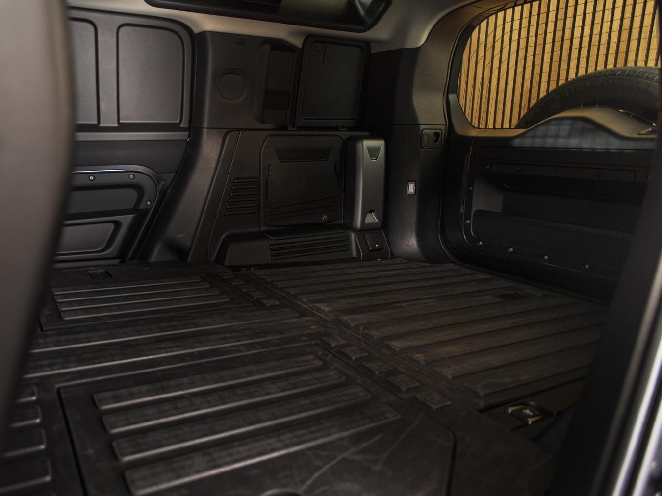 Land Rover Defender 110 Hard Top D250