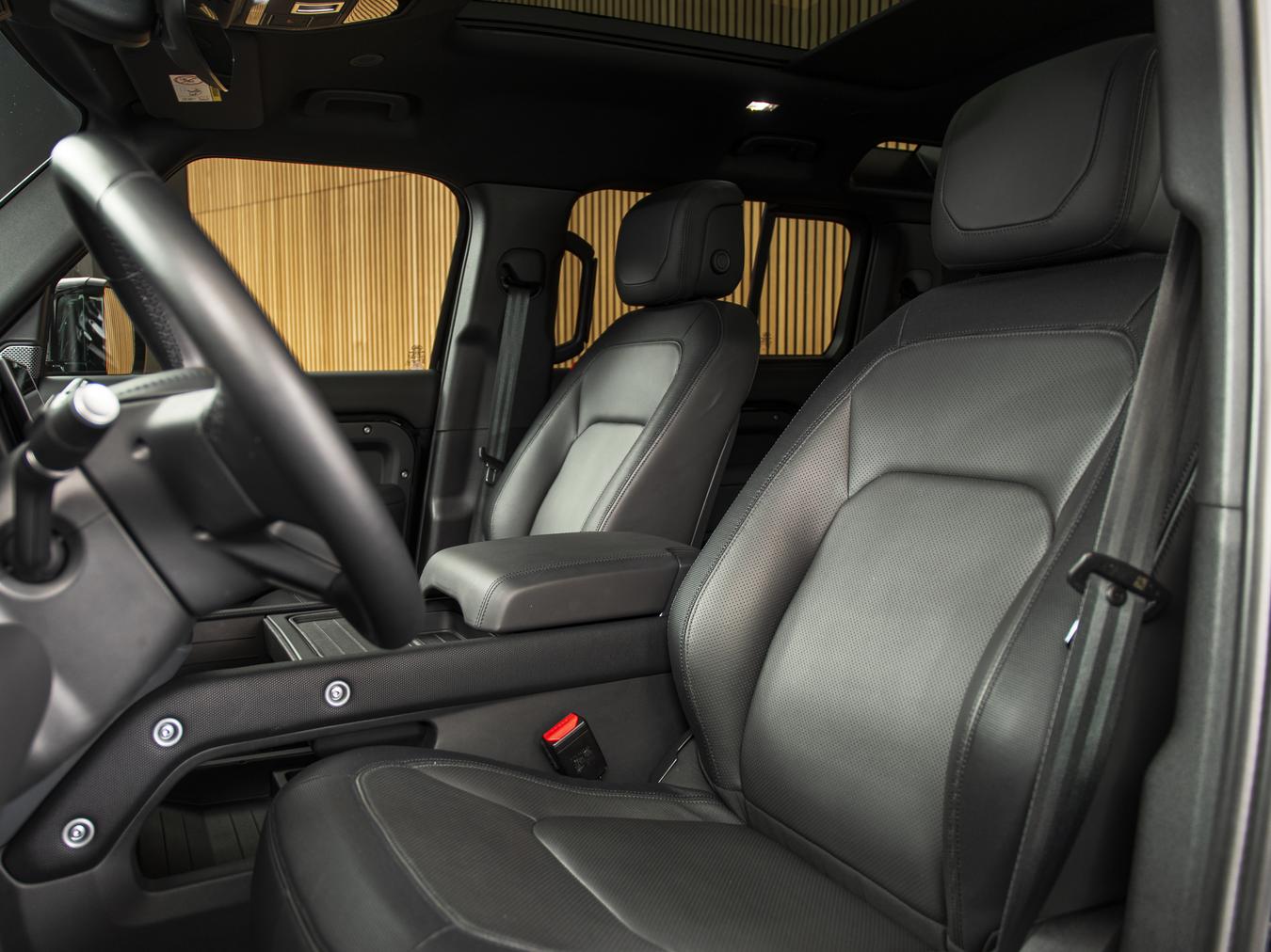 Land Rover Defender 110 X-Dynamic HSE P400e