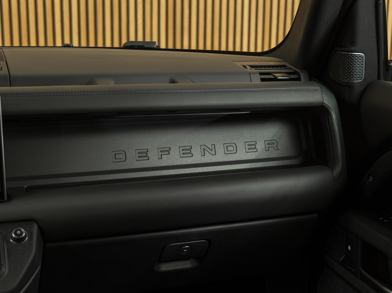 Land Rover Defender 110 X-Dynamic HSE P400e