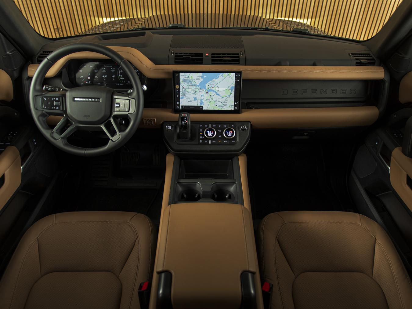 Land Rover Defender 110 X-Dynamic HSE P300e