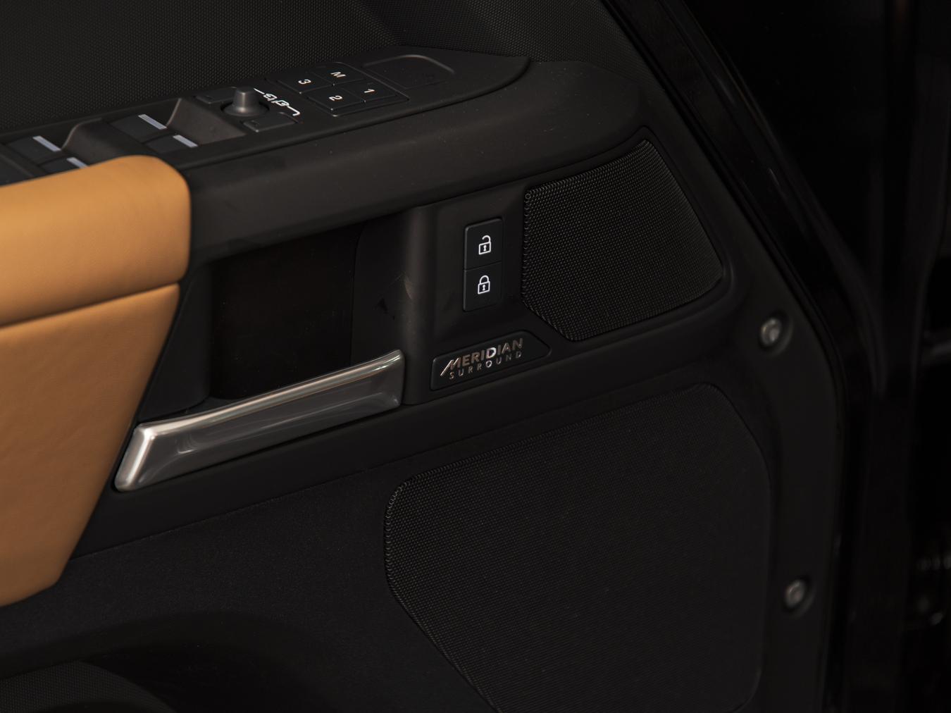 Land Rover Defender 110 X-Dynamic HSE P300e