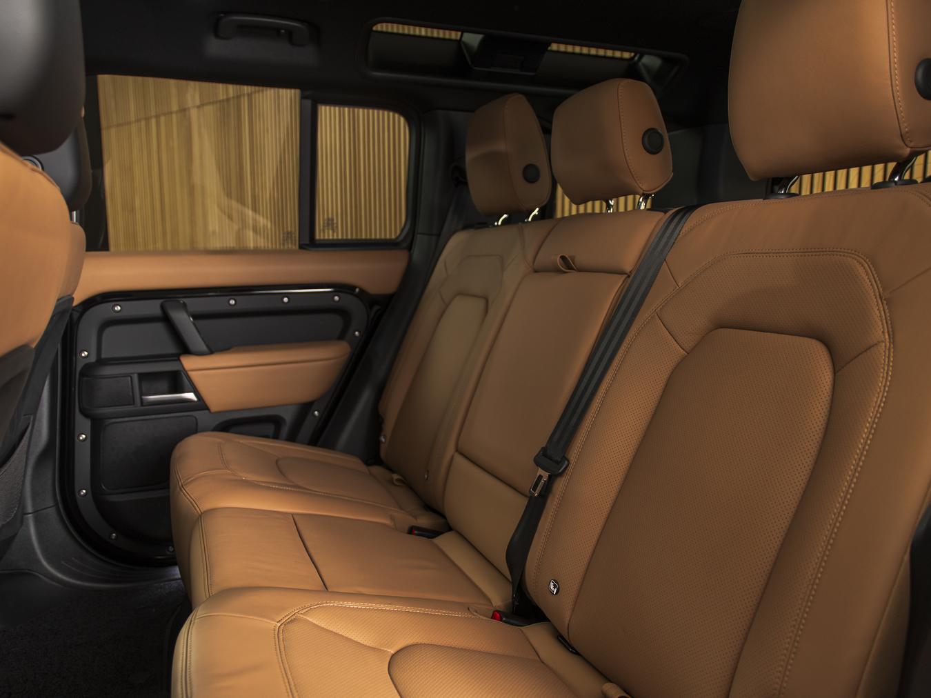 Land Rover Defender 110 X-Dynamic HSE P300e