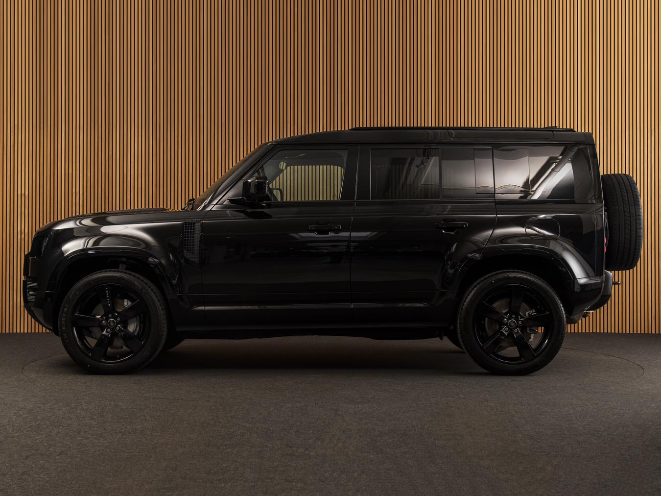 Land Rover Defender 110 X-Dynamic HSE P300e