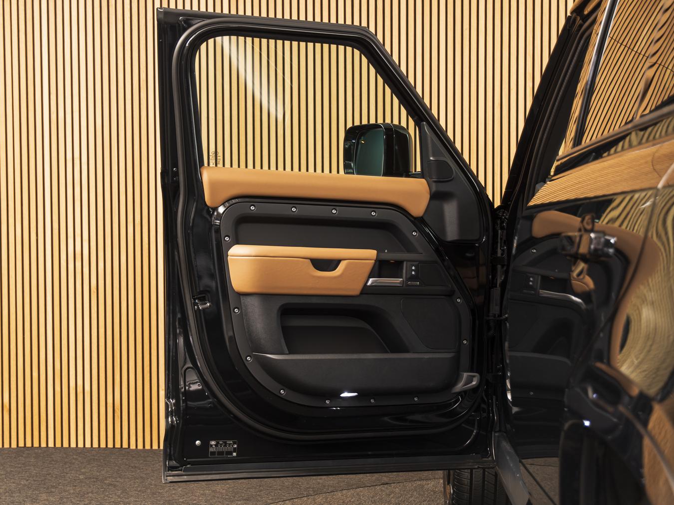 Land Rover Defender 110 X-Dynamic HSE P300e