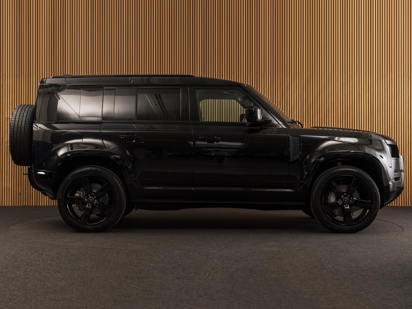 Land Rover Defender 110 X-Dynamic HSE P300e