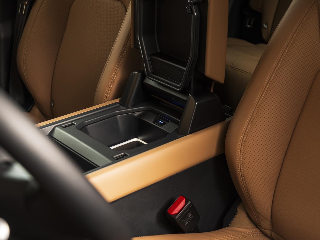 Land Rover Defender 110 X-Dynamic HSE P300e