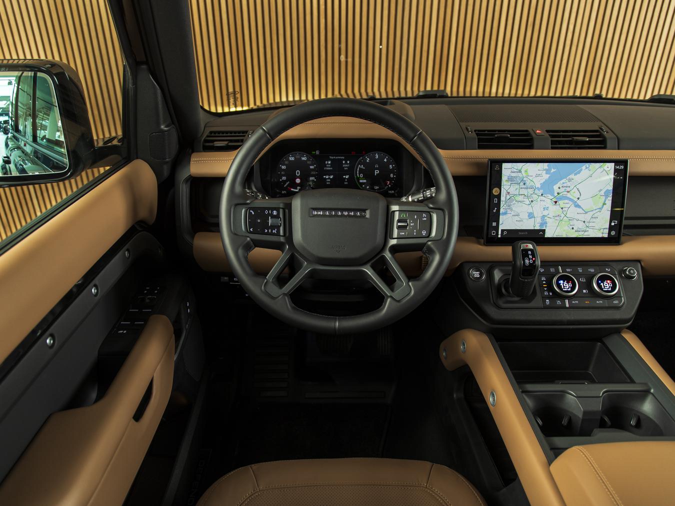 Land Rover Defender 110 X-Dynamic HSE P300e