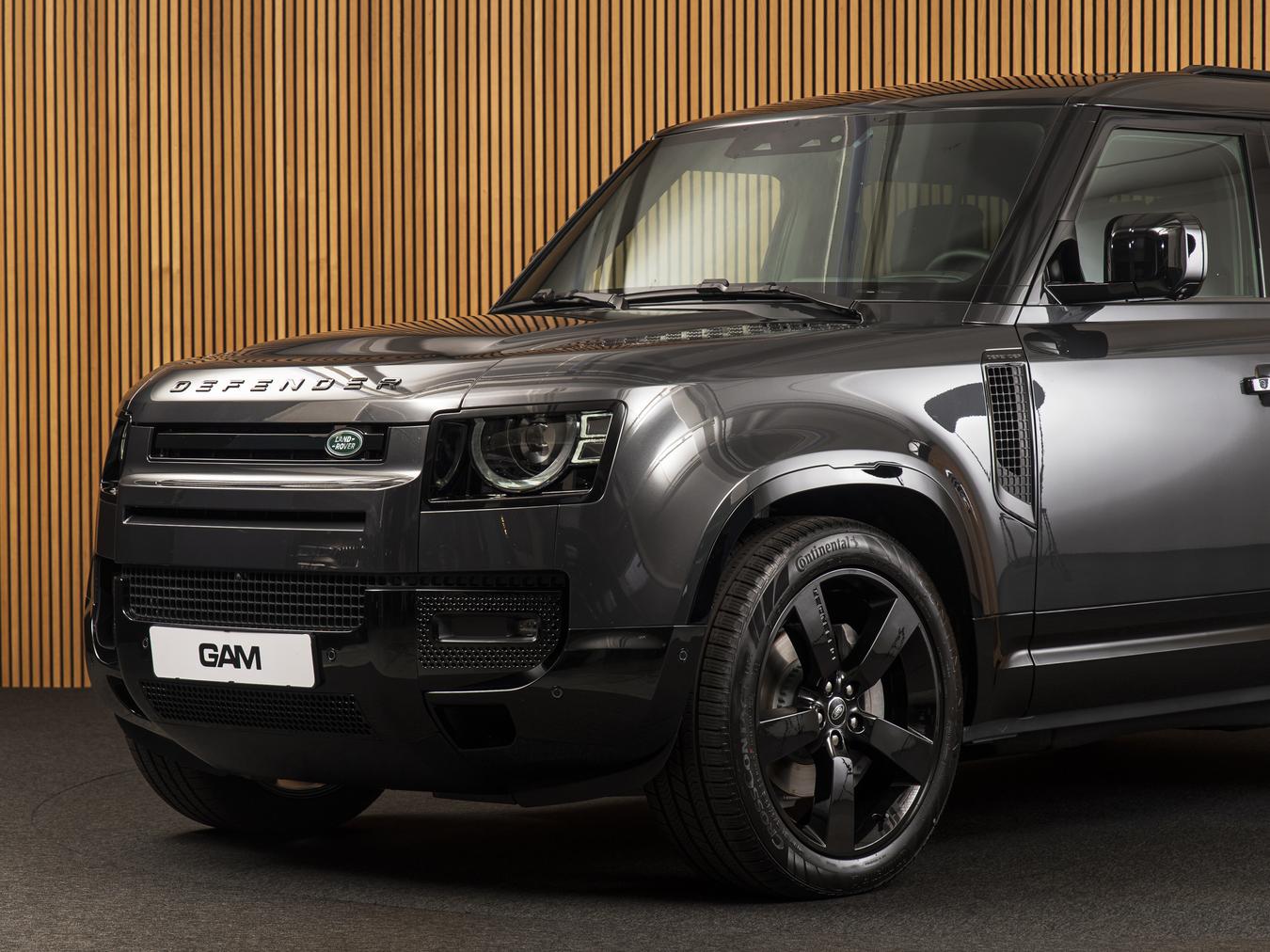 Land Rover Defender 110 X-Dynamic HSE P300e