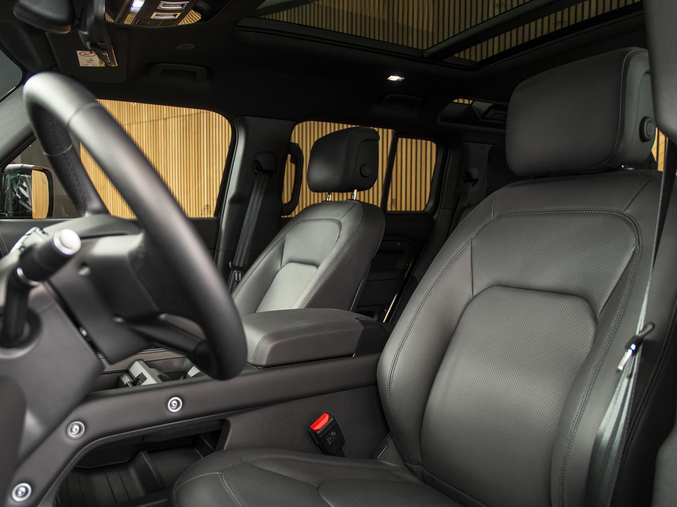 Land Rover Defender 110 X-Dynamic HSE P300e
