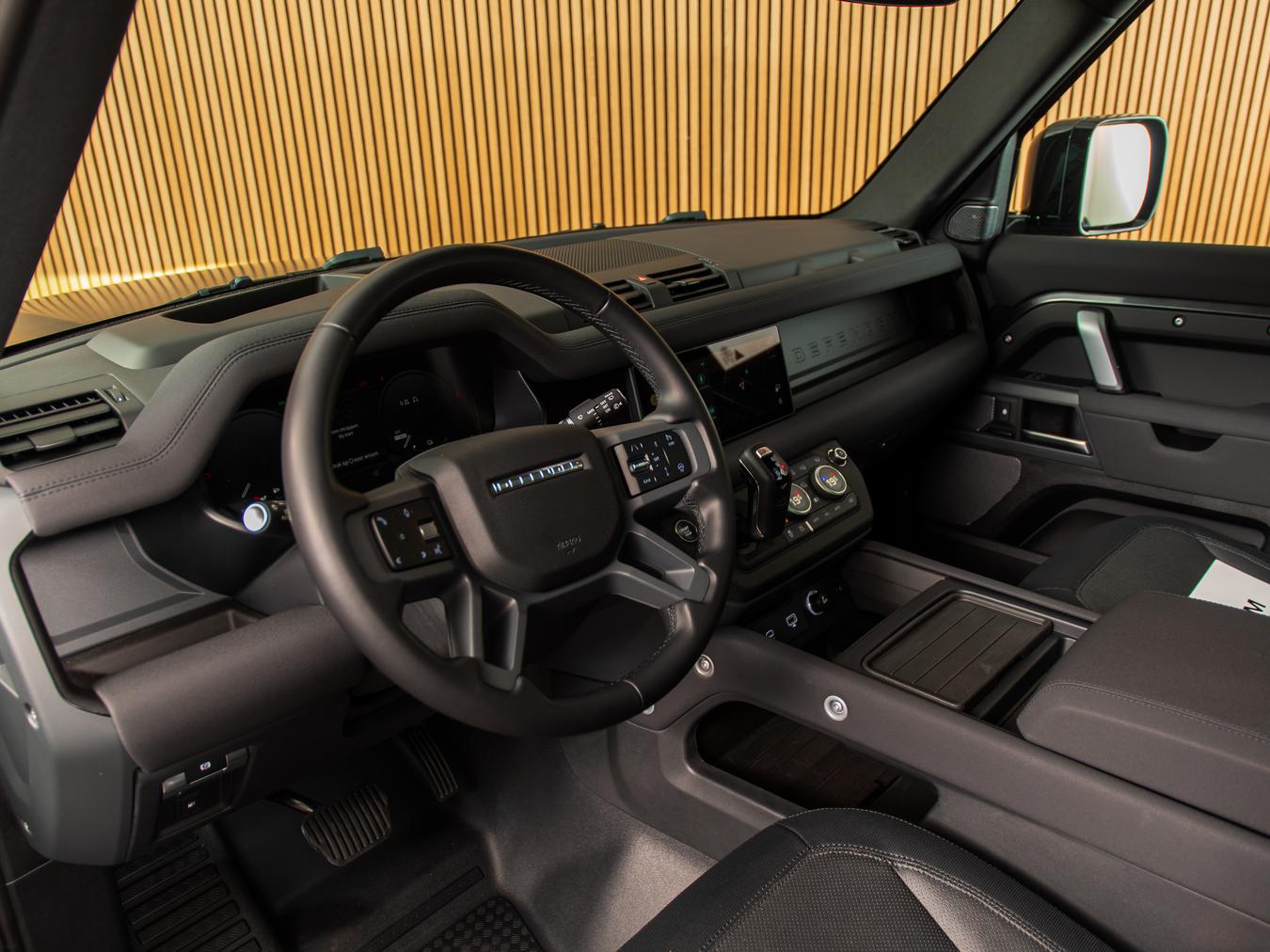 Land Rover Defender 110 X-Dynamic SE P400e