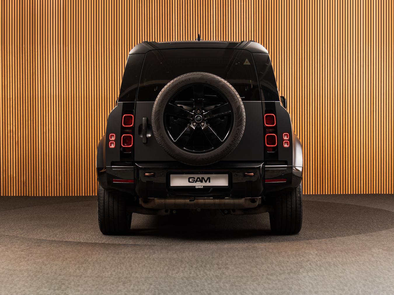 Land Rover Defender 110 X-Dynamic SE P400e