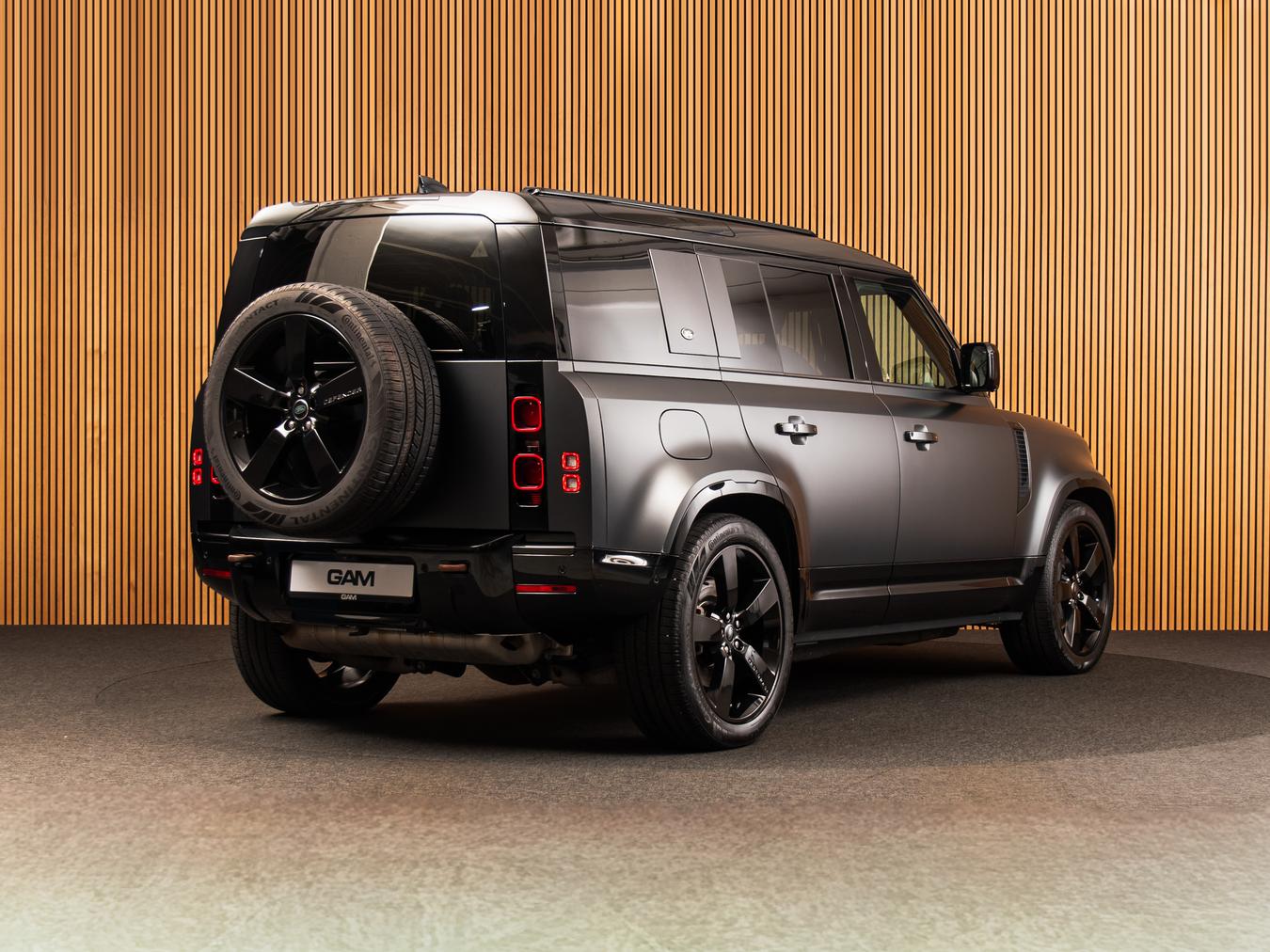 Land Rover Defender 110 X-Dynamic SE P400e