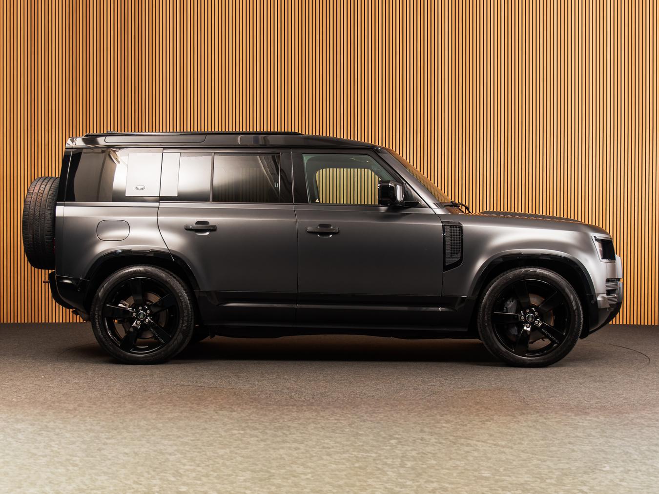 Land Rover Defender 110 X-Dynamic SE P400e