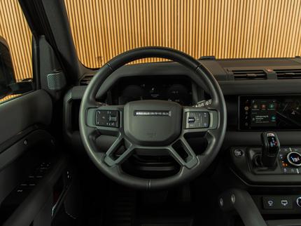 Land Rover Defender 110 X-Dynamic SE P400e