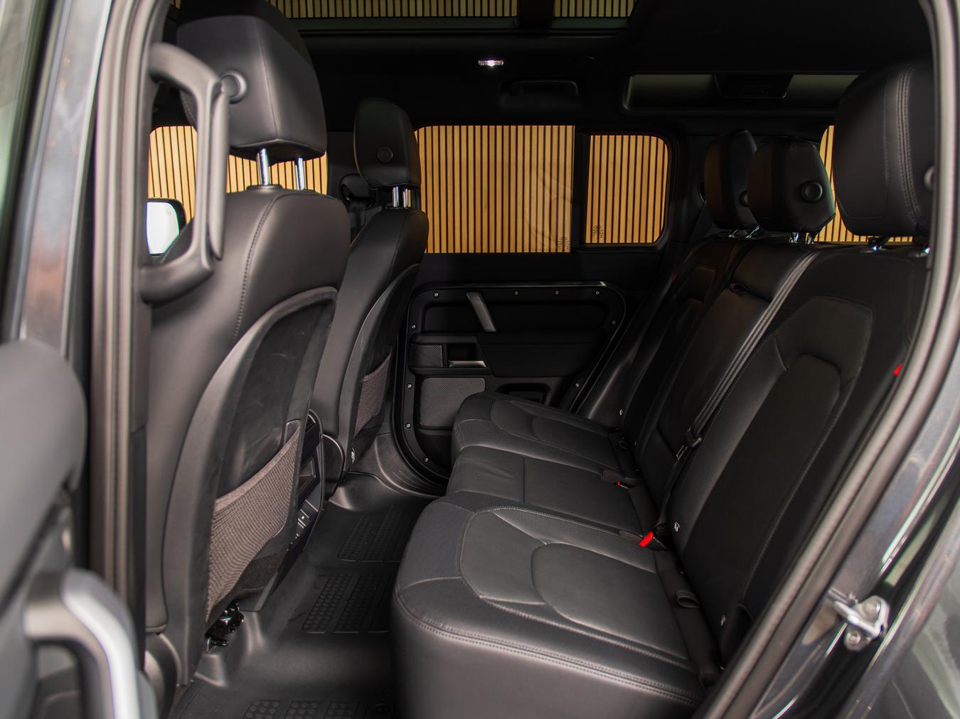 Land Rover Defender 110 X-Dynamic SE P400e