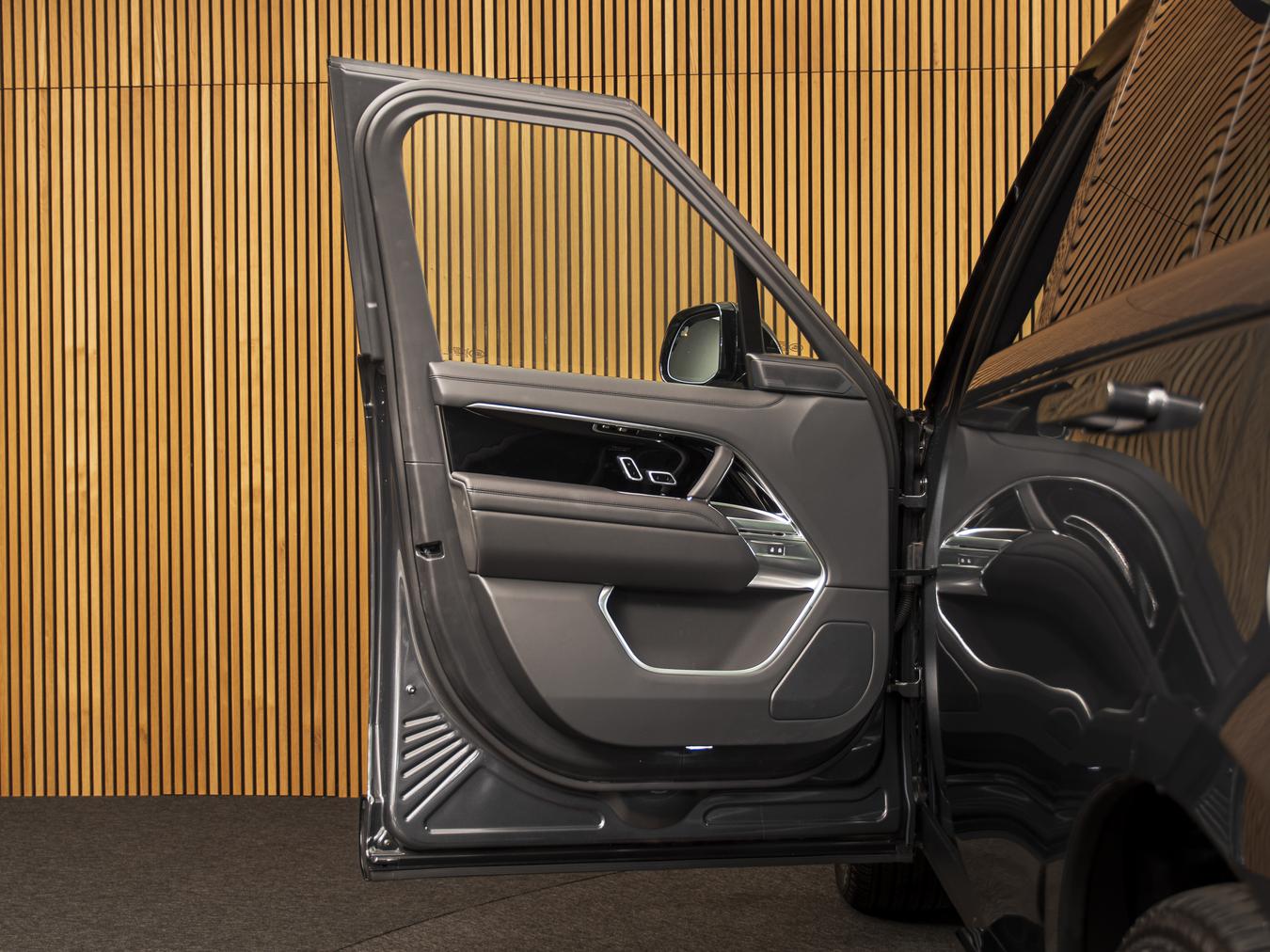 Land Rover Range Rover P460e HSE