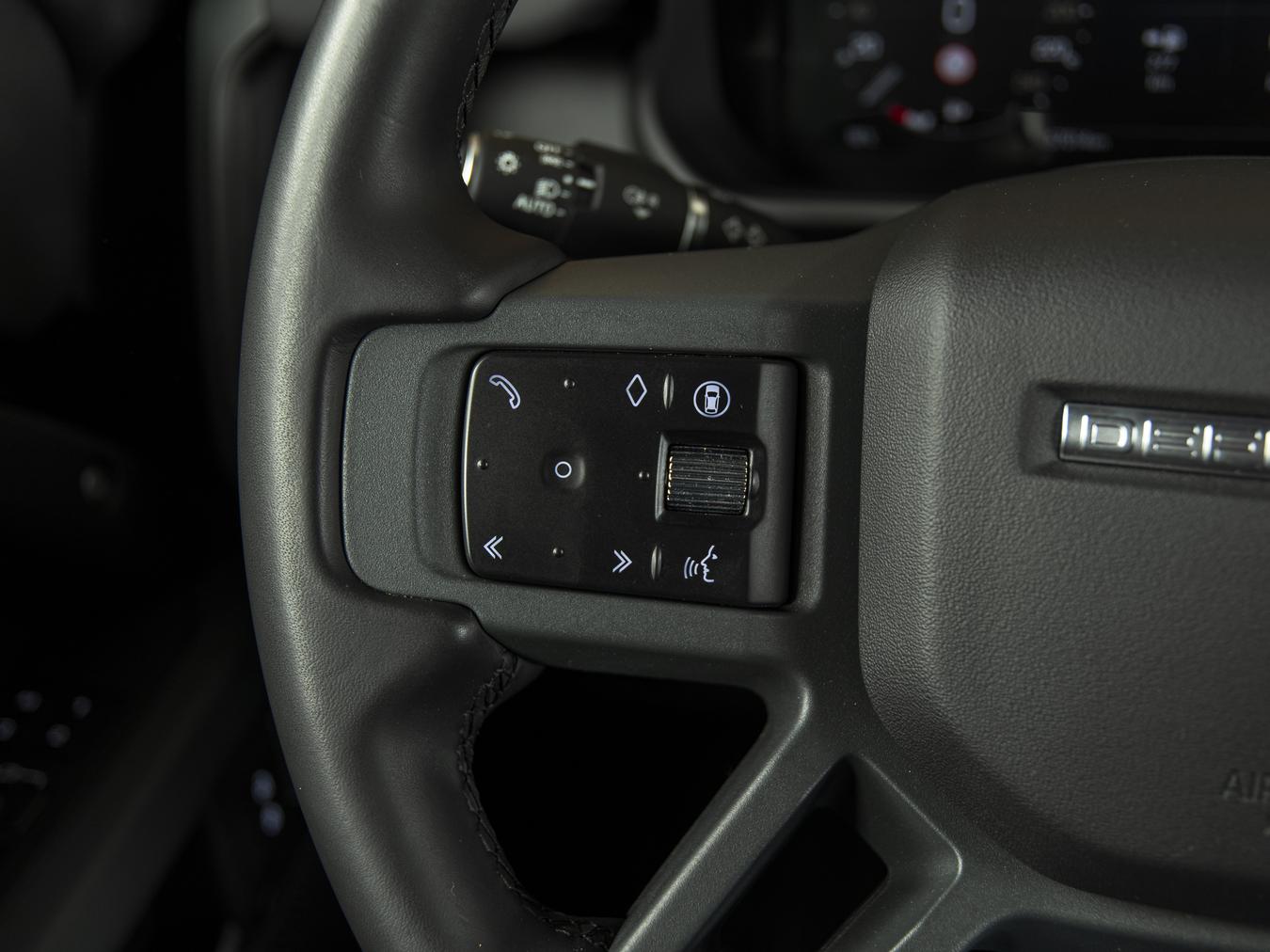 Land Rover Defender 110 D250 X Dynamic SE