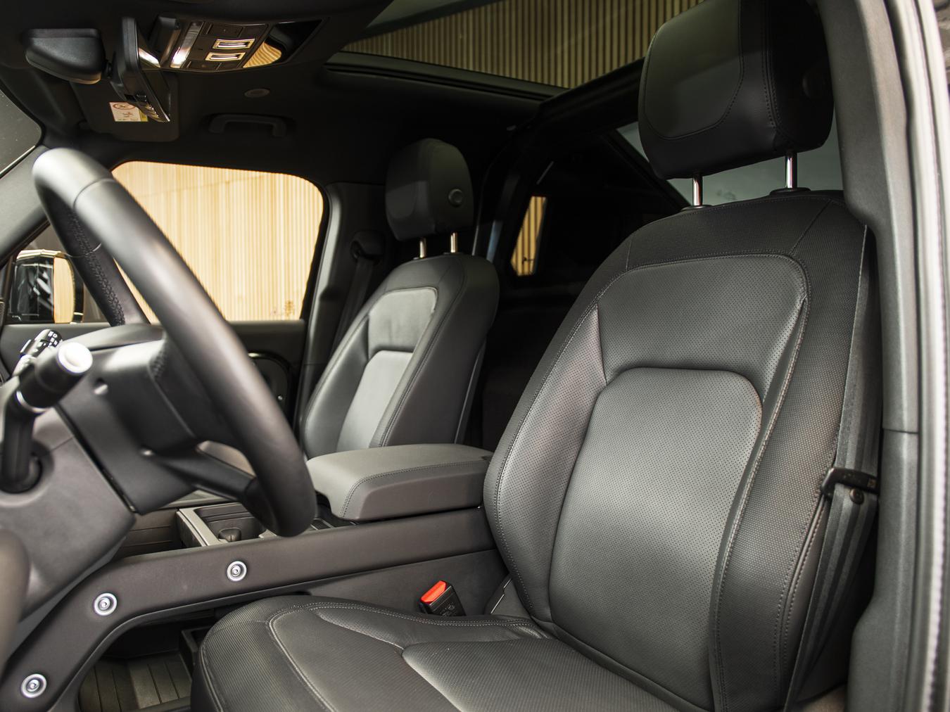 Land Rover Defender 110 D250 X Dynamic SE