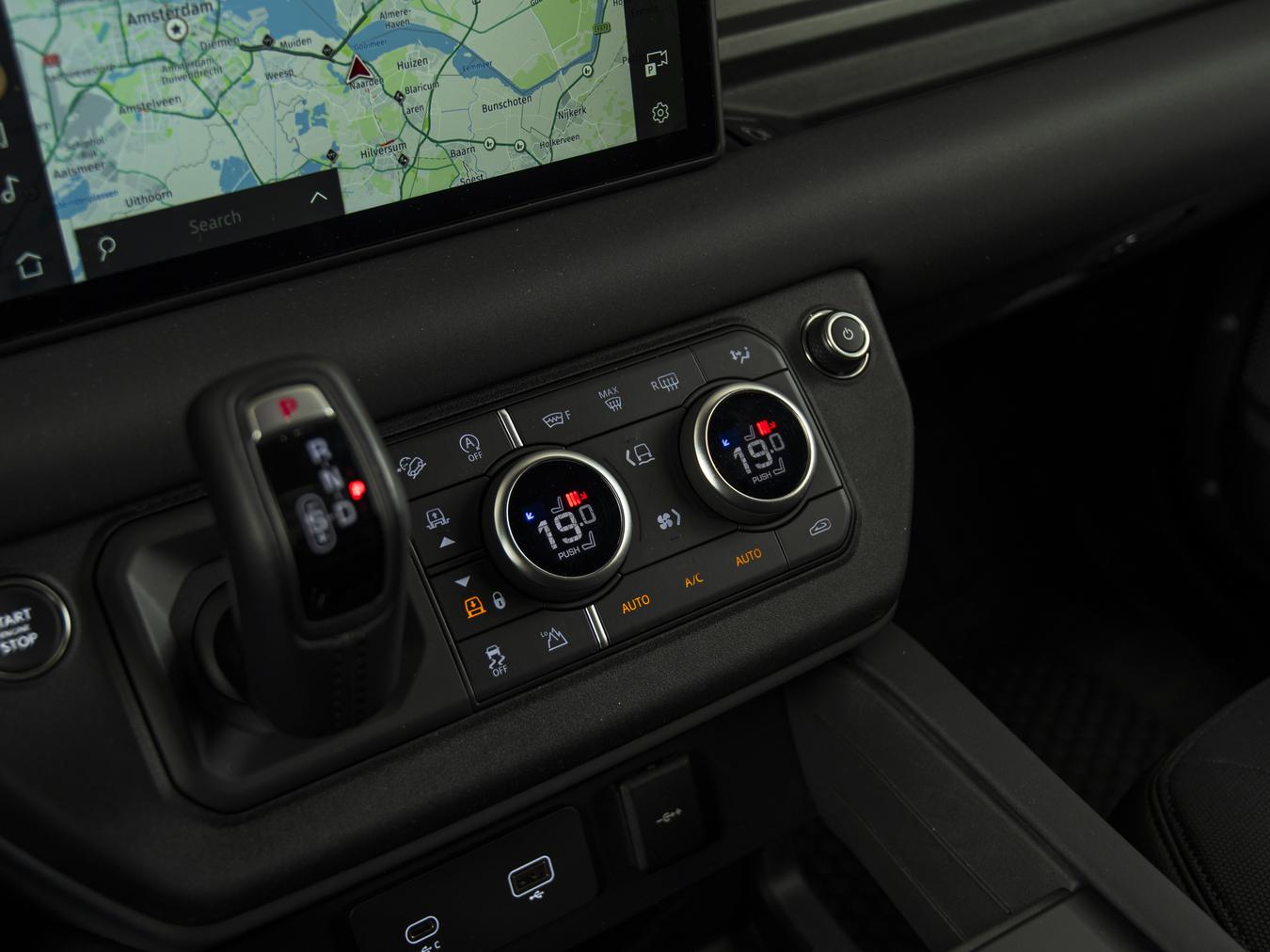 Land Rover Defender 110 D250 X Dynamic SE