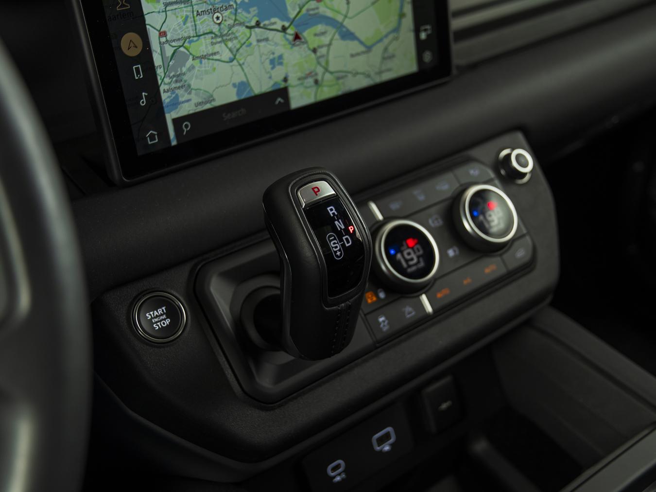 Land Rover Defender 110 D250 X Dynamic SE