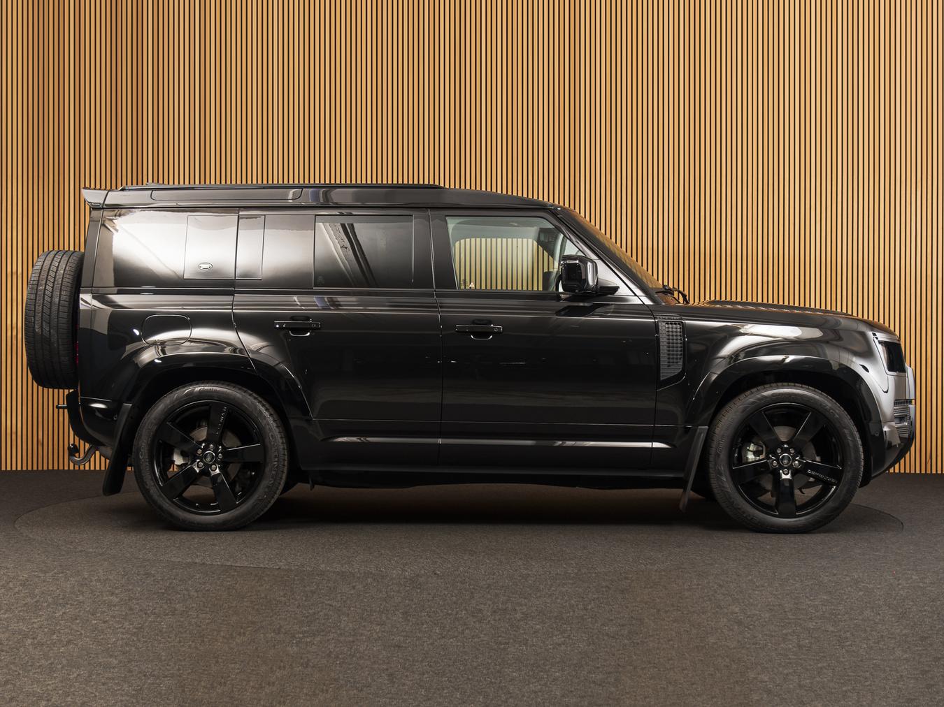 Land Rover Defender 110 D250 X Dynamic SE