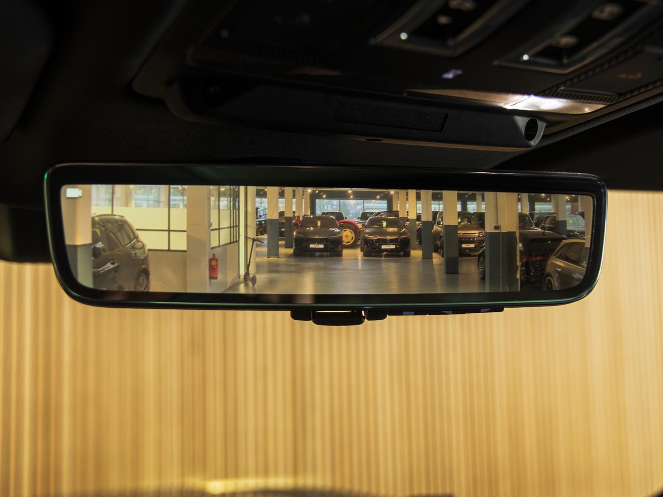 Land Rover Defender 110 D250 X Dynamic SE