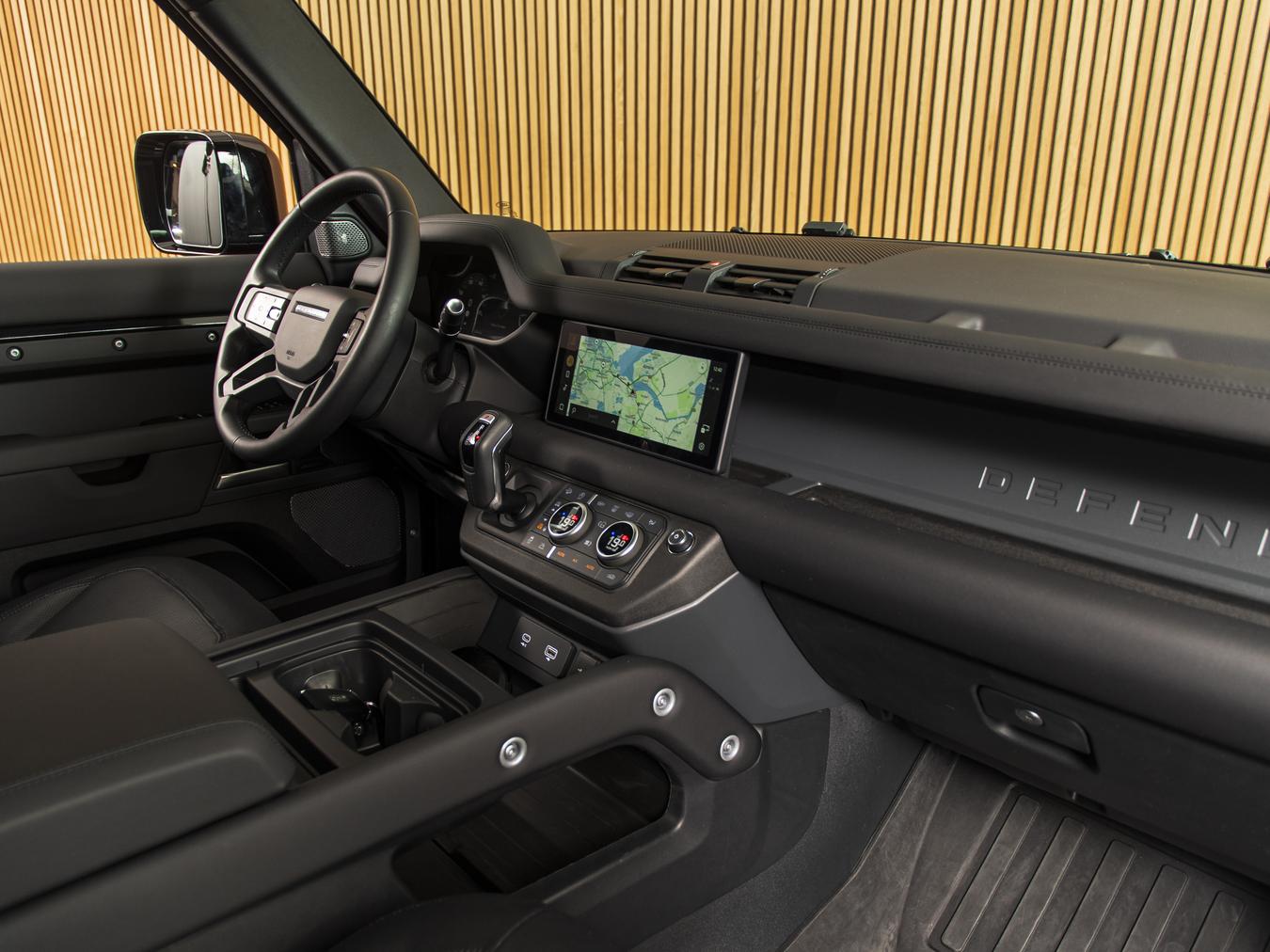 Land Rover Defender 110 D250 X Dynamic SE