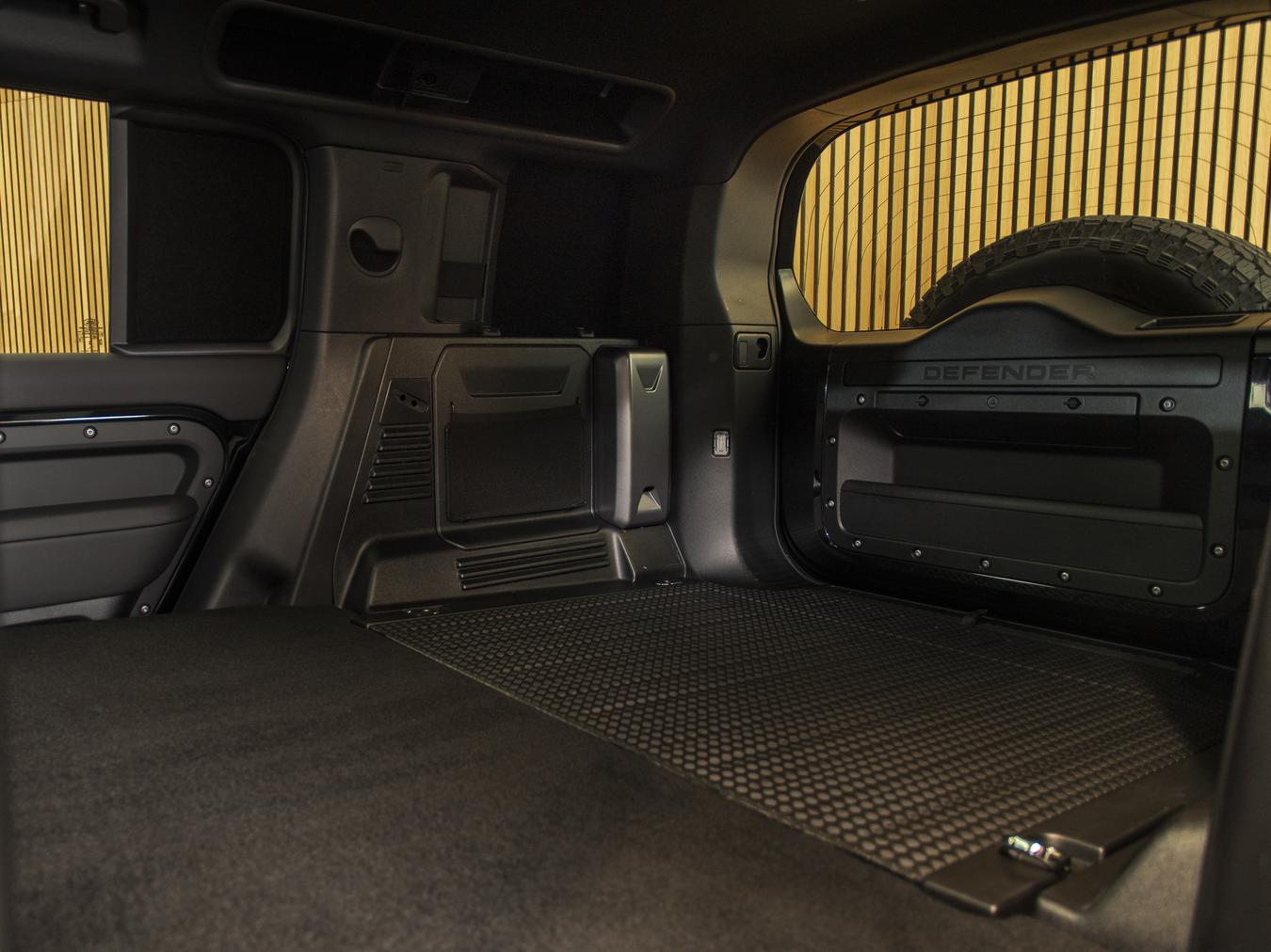 Land Rover Defender 110 D250 X Dynamic SE