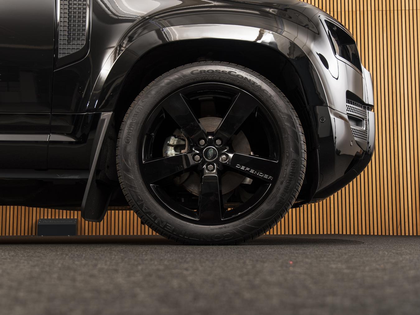 Land Rover Defender 110 D250 X Dynamic SE