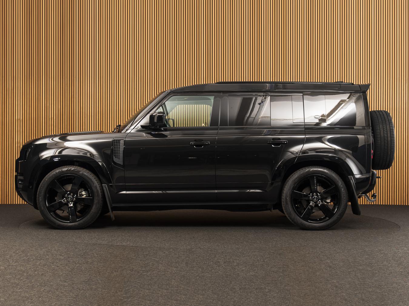 Land Rover Defender 110 D250 X Dynamic SE