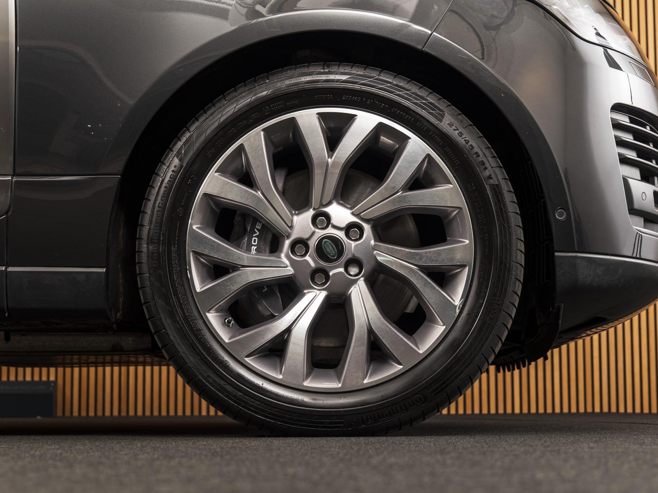 Land Rover Range Rover P400e Vogue