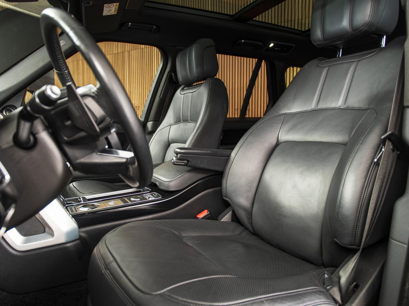 Land Rover Range Rover P400e Vogue