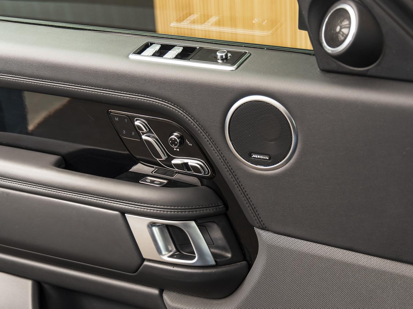 Land Rover Range Rover P400e Vogue