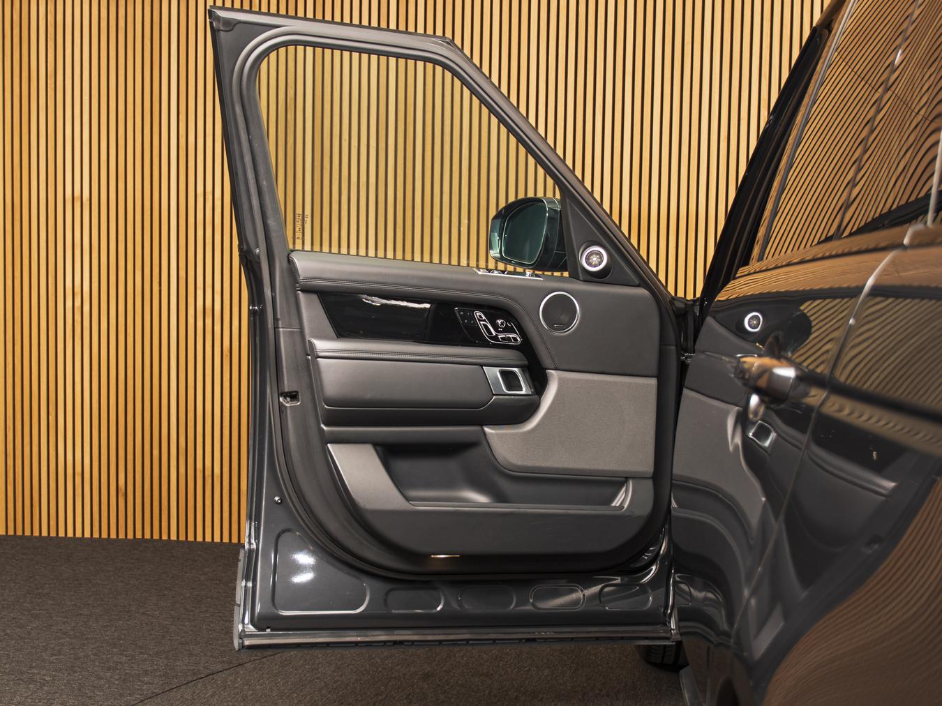 Land Rover Range Rover P400e Vogue