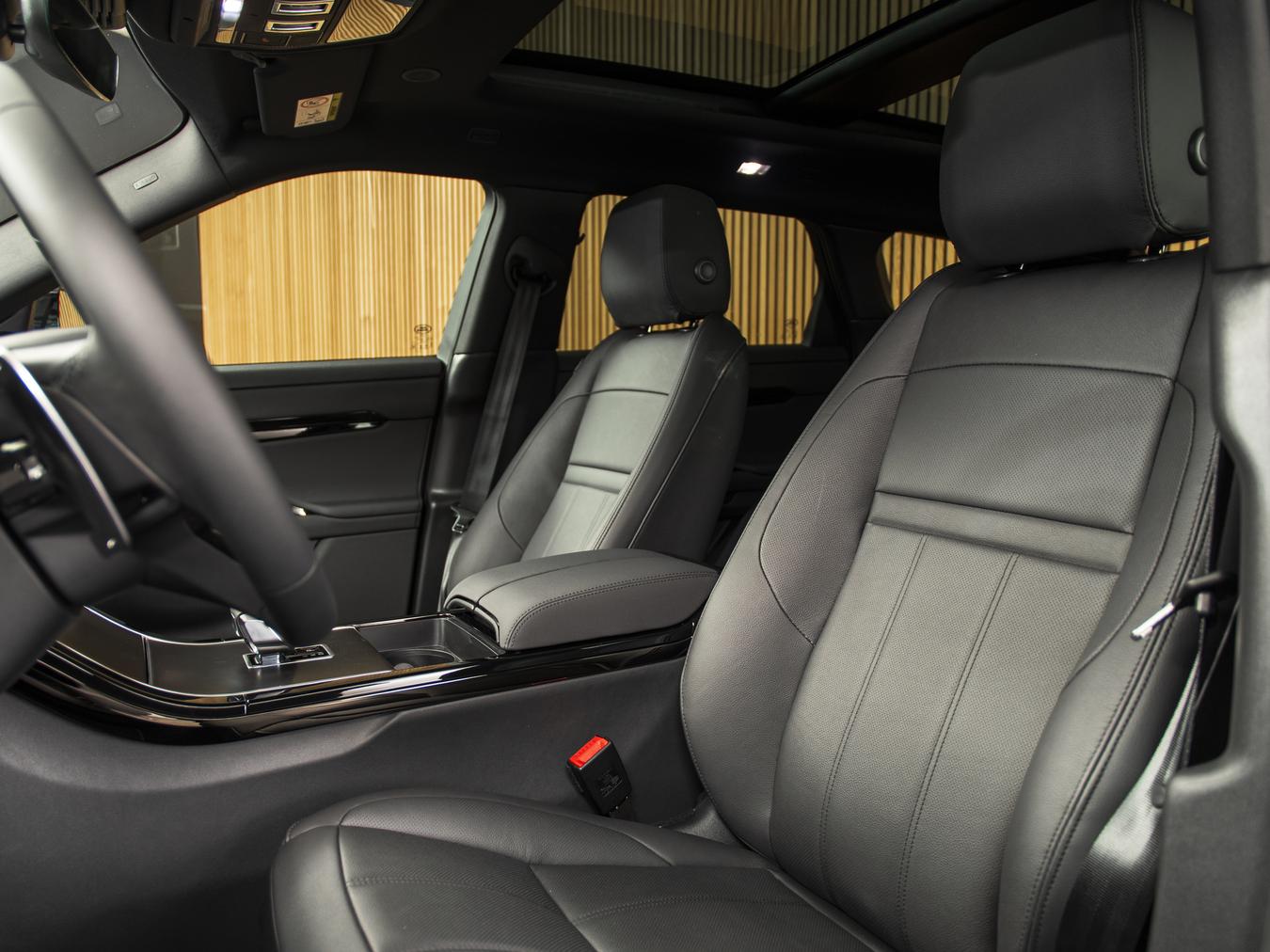 Land Rover Range Rover Evoque P270e R-Dynamic SE