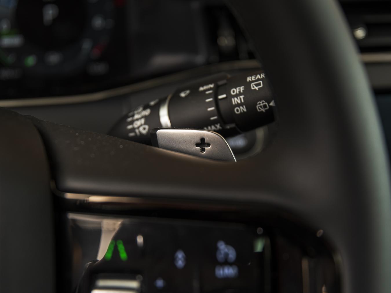 Land Rover Range Rover Evoque P270e R-Dynamic SE