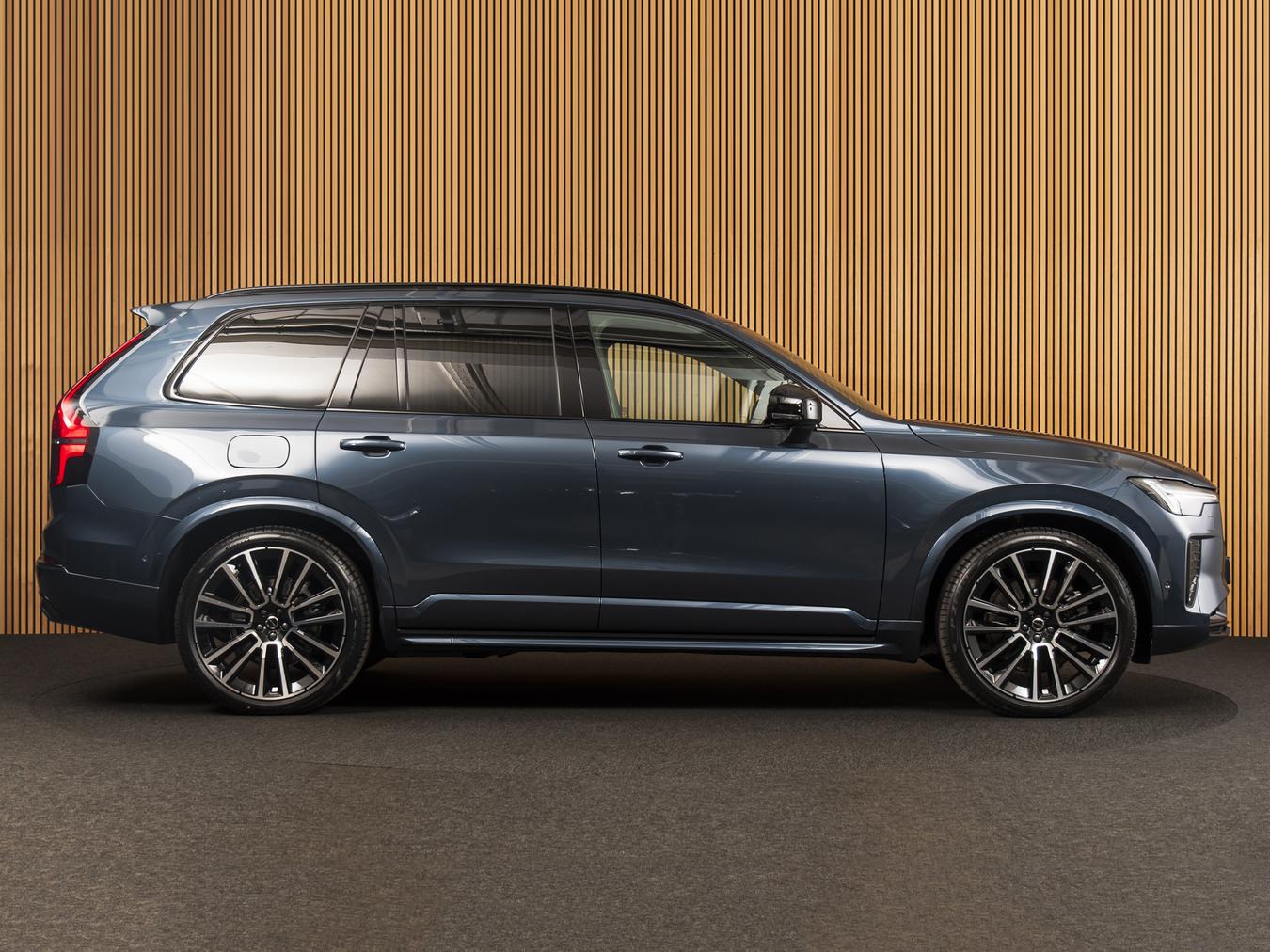 Volvo XC90 T8 AWD Ultra Dark