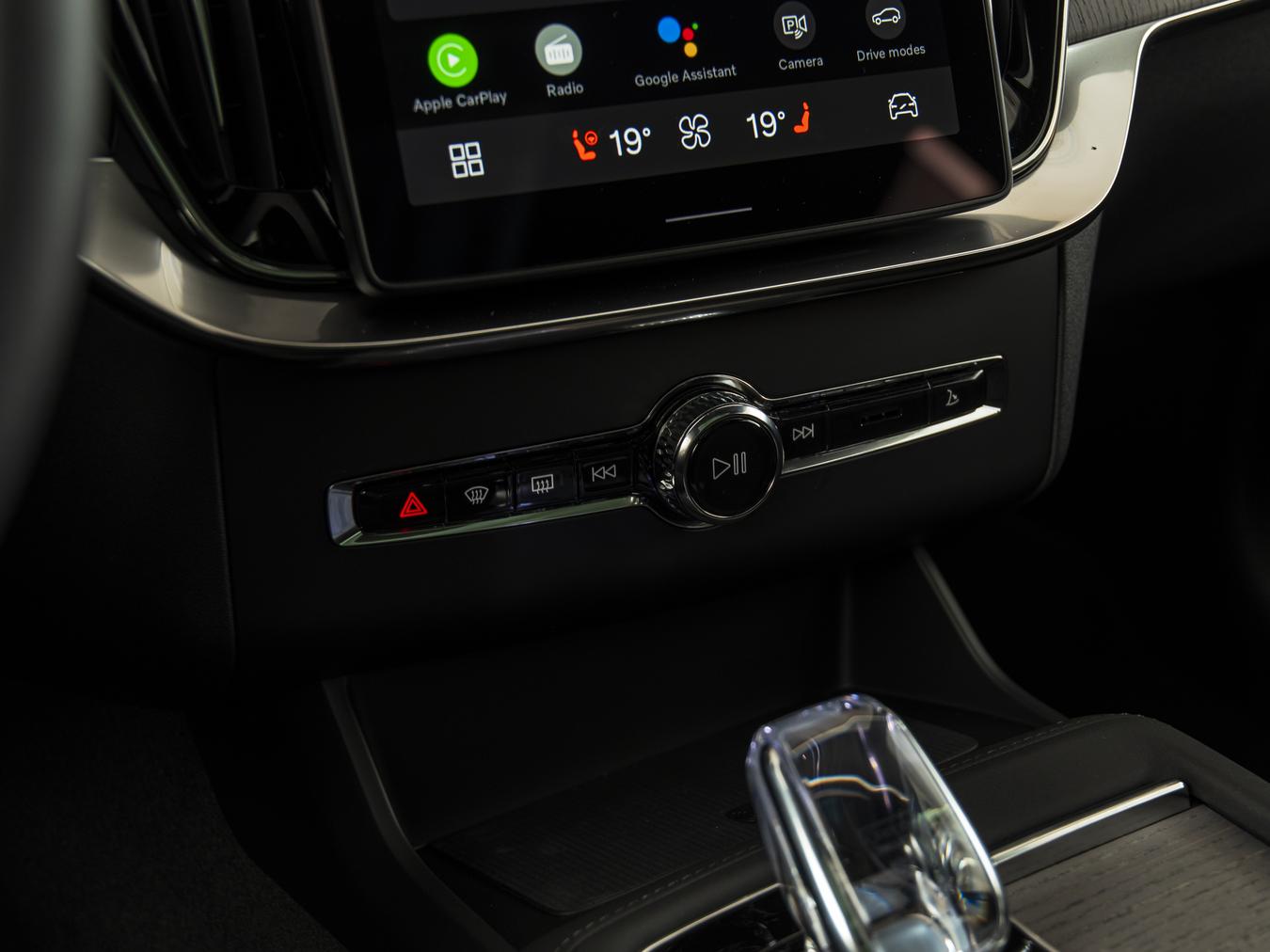 Volvo XC90 T8 AWD Ultra Dark