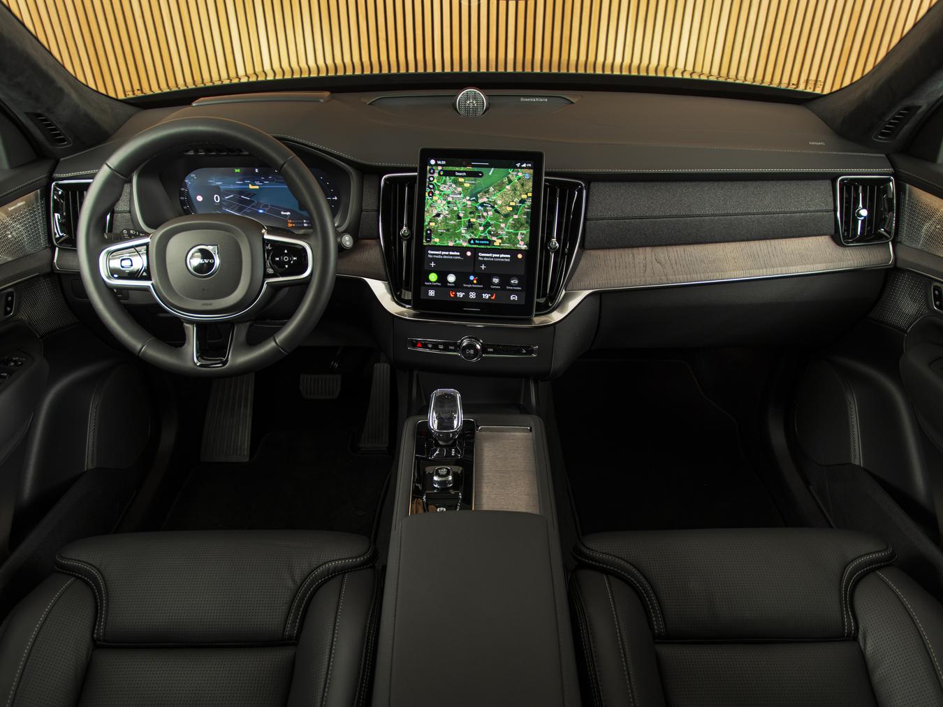 Volvo XC90 T8 AWD Ultra Dark