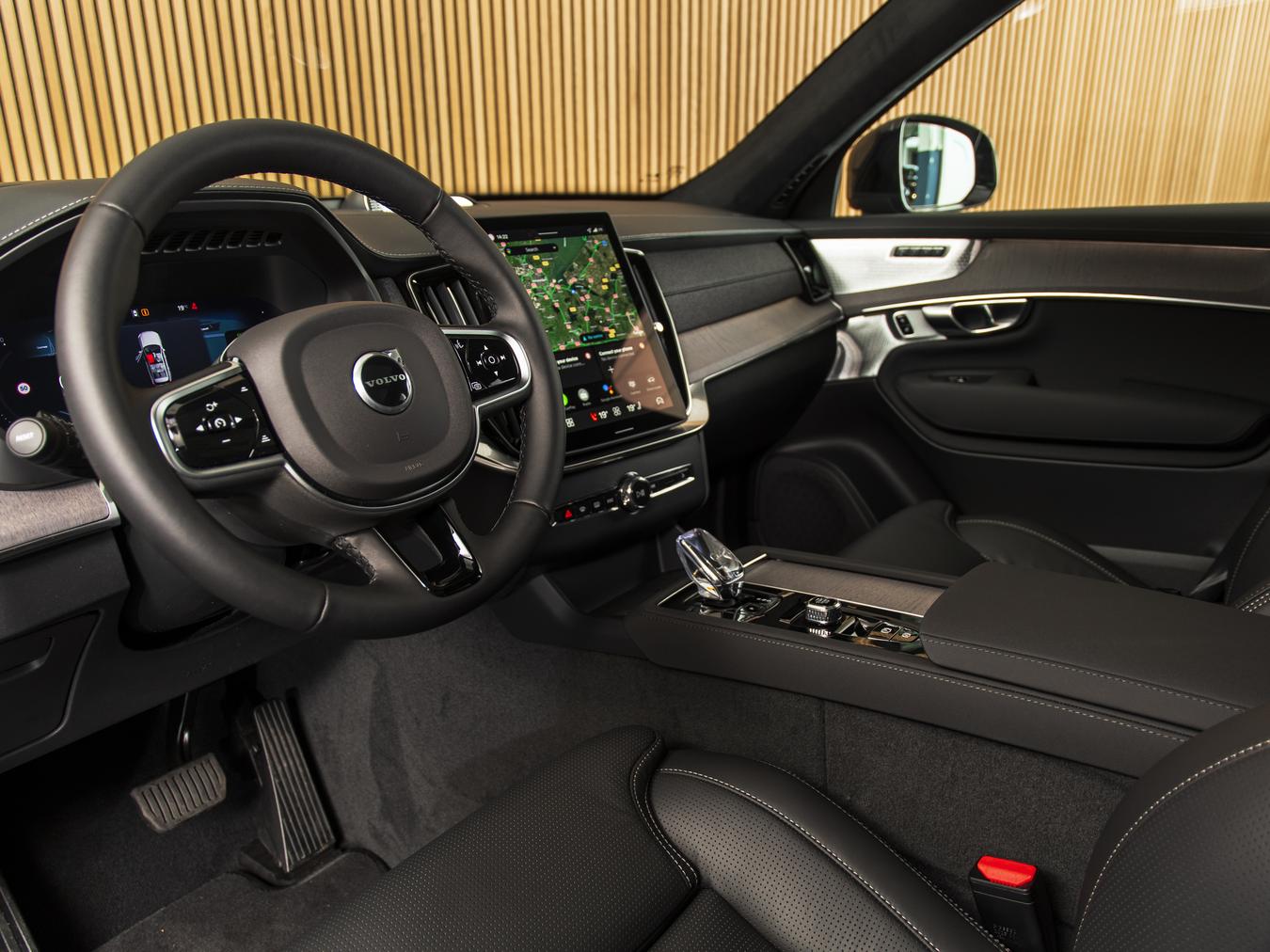 Volvo XC90 T8 AWD Ultra Dark