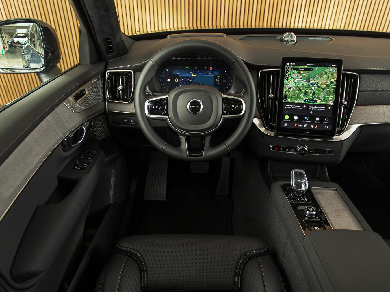 Volvo XC90 T8 AWD Ultra Dark