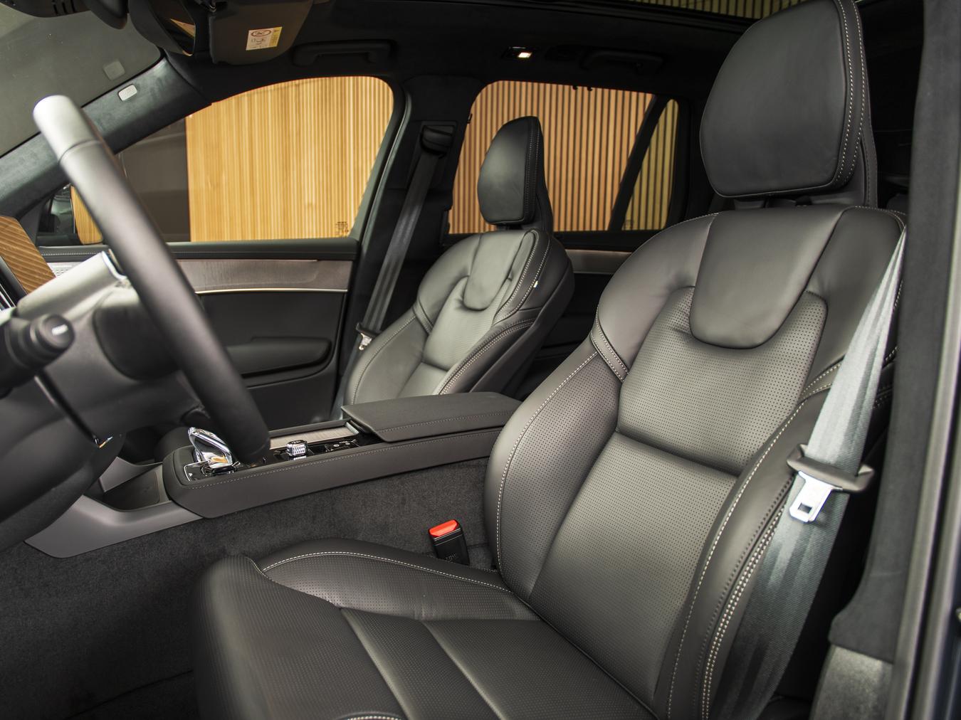 Volvo XC90 T8 AWD Ultra Dark