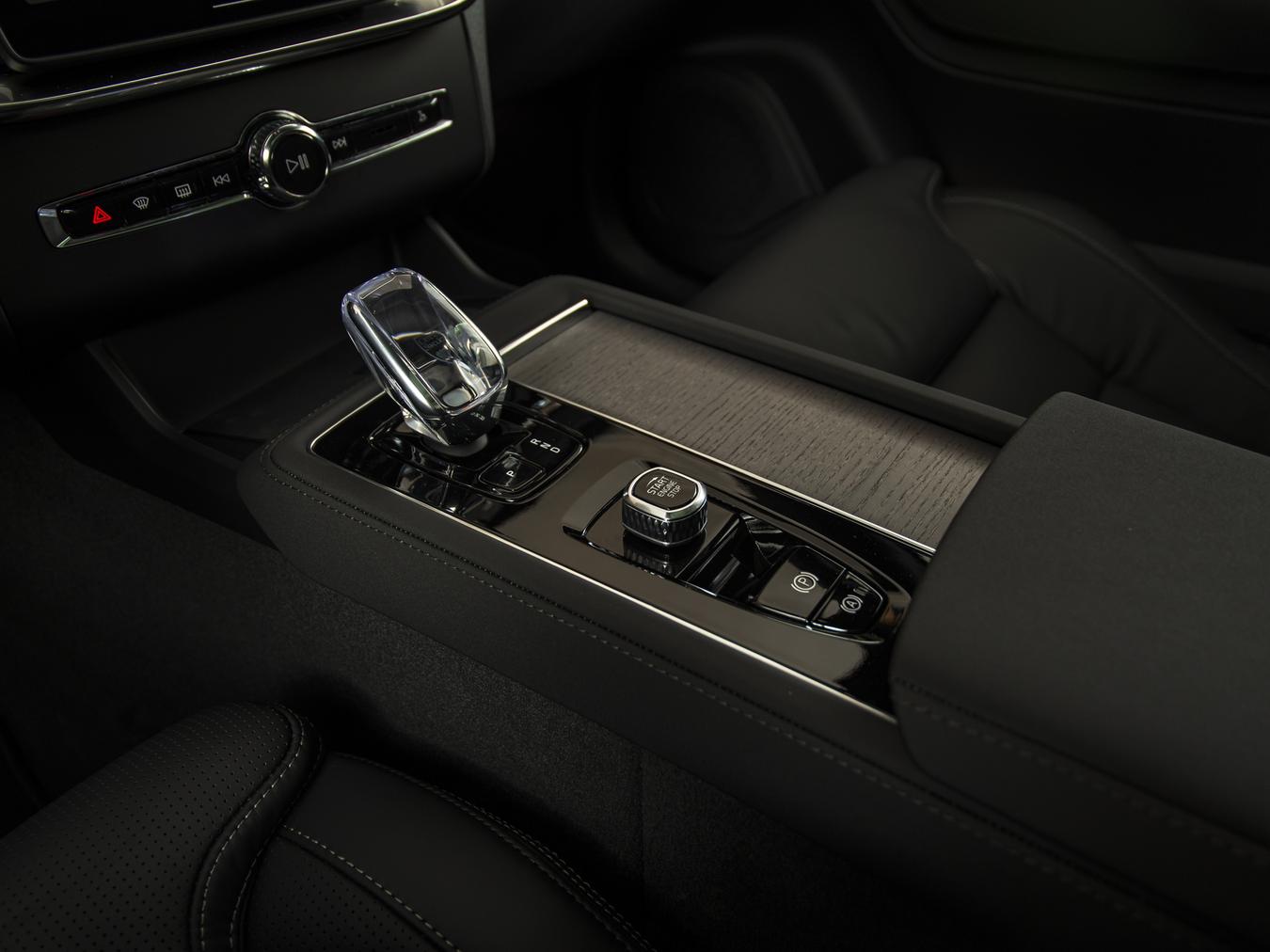 Volvo XC90 T8 AWD Ultra Dark