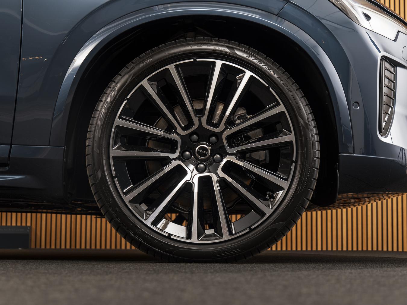 Volvo XC90 T8 AWD Ultra Dark